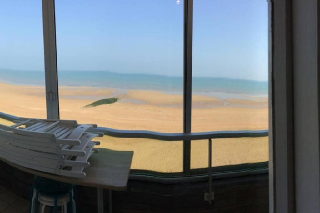 Appartement T2 Avec Vue Sur Mer Directe ! Courseulles-sur-Mer Esterno foto